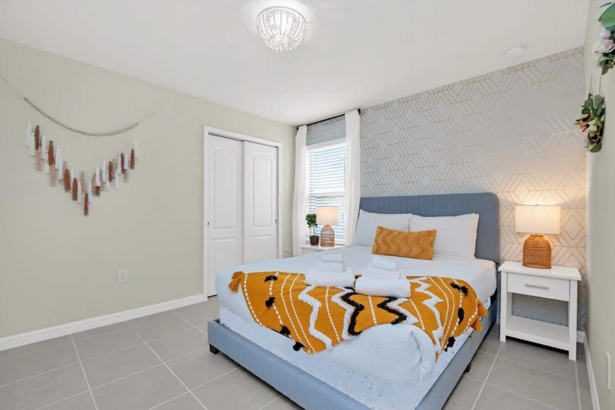 Exquisite, Spacious and Close to Disney 6 BD Home #6WS483