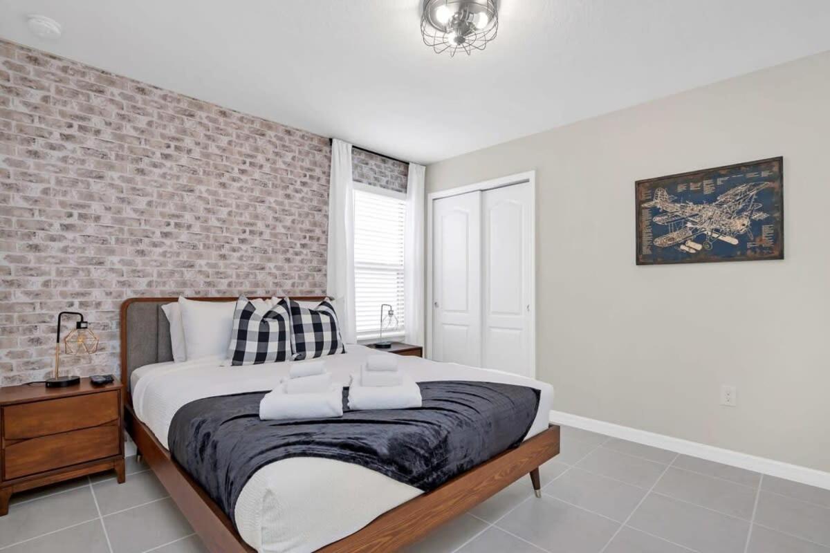 Exquisite, Spacious and Close to Disney 6 BD Home #6WS483