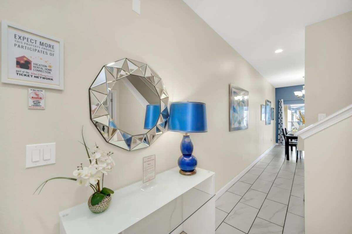 Spacious and Luxurious Home With Splash Pool, Close to Disney #4ST804 view 3