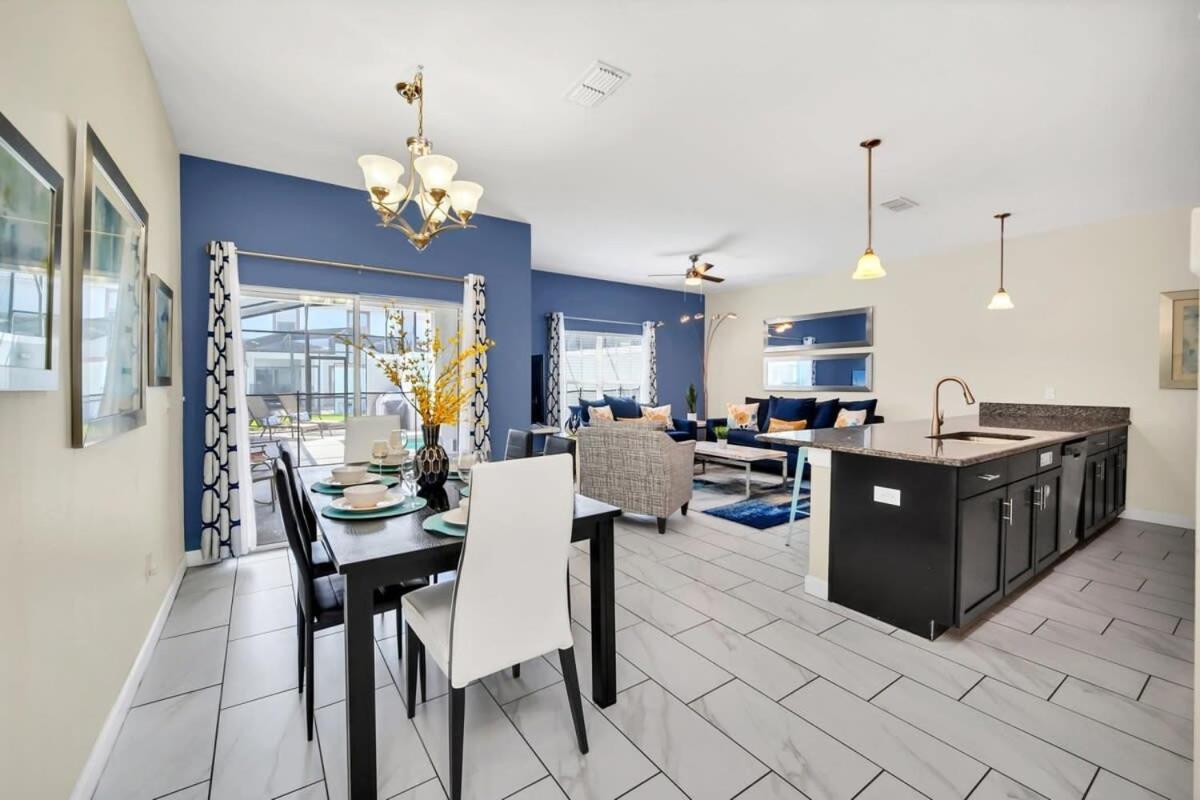 Spacious and Luxurious Home With Splash Pool, Close to Disney #4ST804 view 4