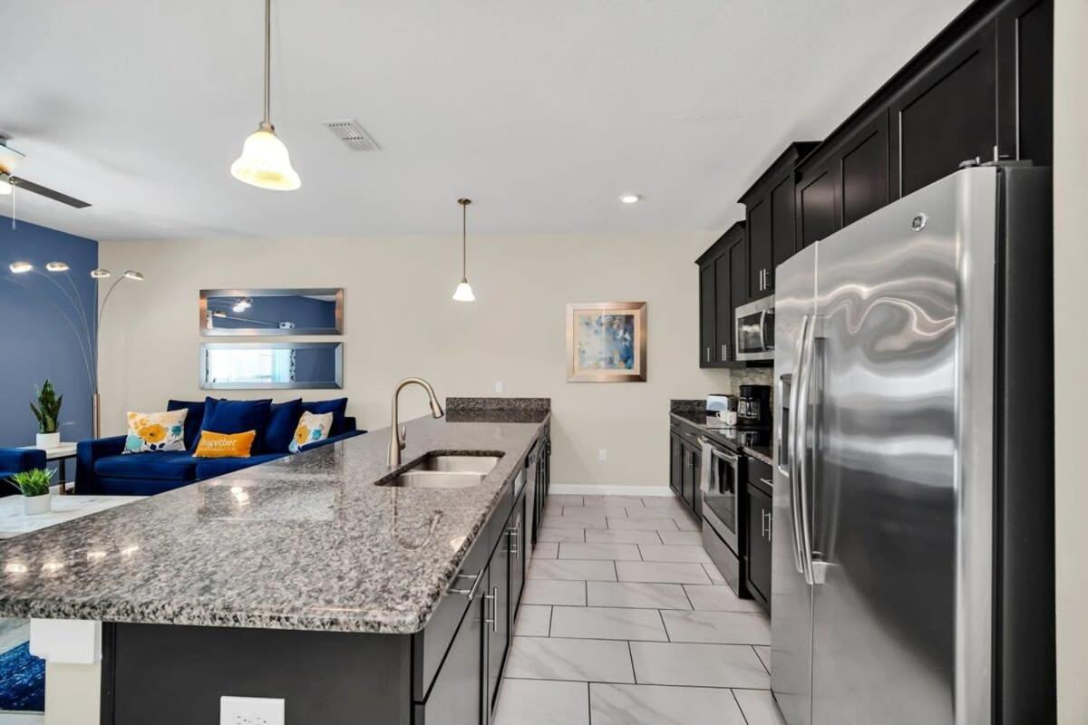 Spacious and Luxurious Home With Splash Pool, Close to Disney #4ST804 view 5
