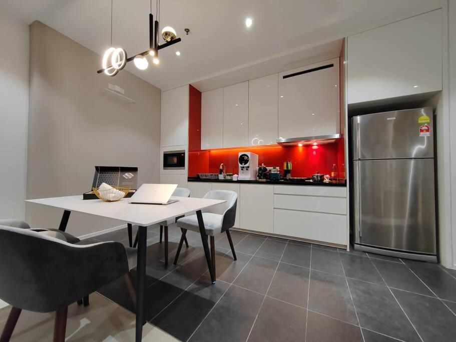Arcoris Mont Kiara 7# Main Street #Walking 1MK# 163 Retails# 2 BR Balcony 2-4Pax