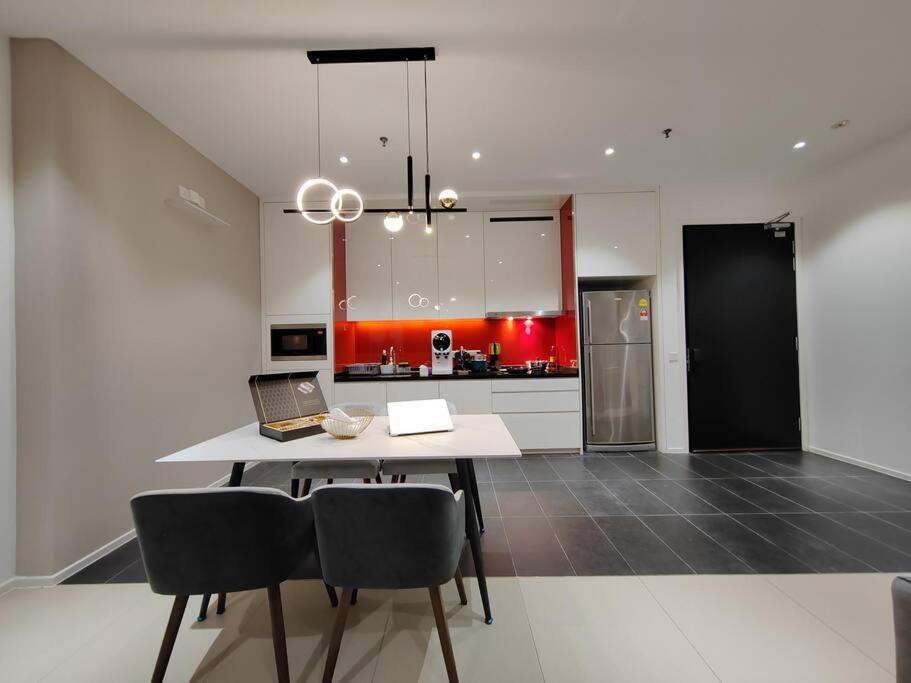 Arcoris Mont Kiara 7# Main Street #Walking 1MK# 163 Retails# 2 BR Balcony 2-4Pax