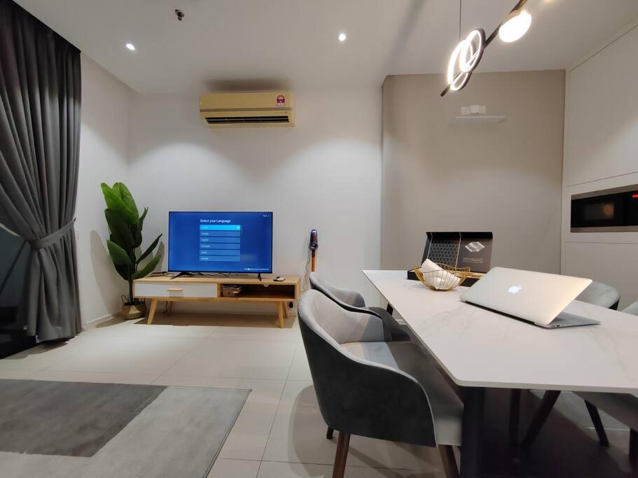 Arcoris Mont Kiara 7# Main Street #Walking 1MK# 163 Retails# 2 BR Balcony 2-4Pax