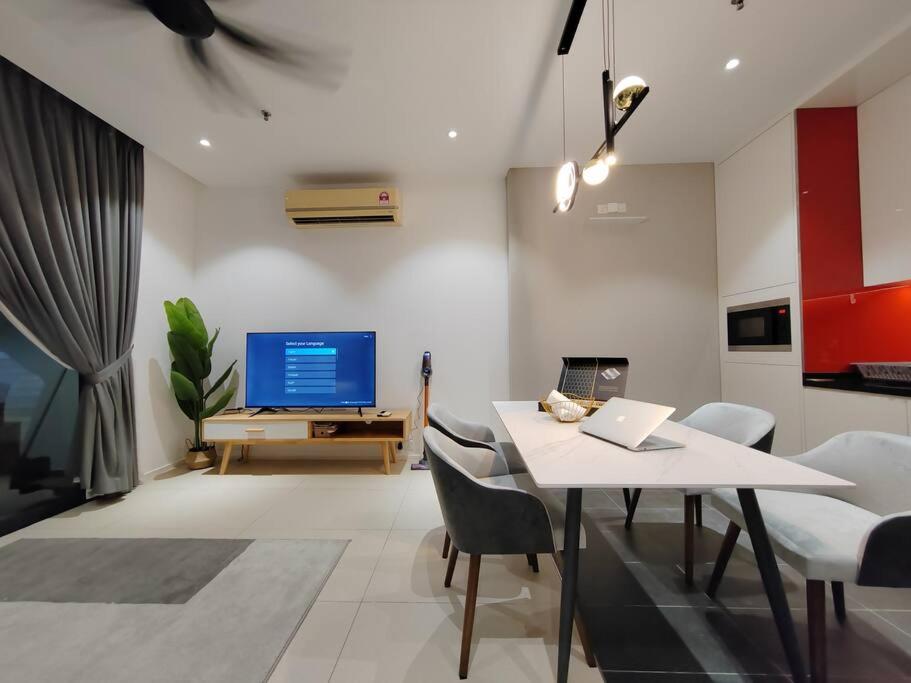 Arcoris Mont Kiara 7# Main Street #Walking 1MK# 163 Retails# 2 BR Balcony 2-4Pax