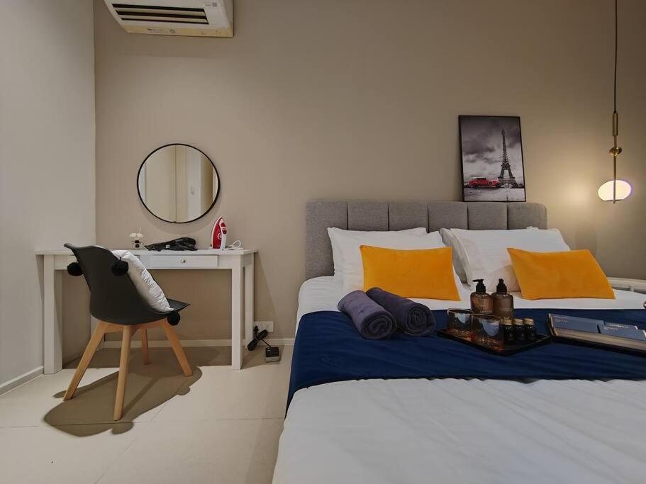 Arcoris Mont Kiara 7# Main Street #Walking 1MK# 163 Retails# 2 BR Balcony 2-4Pax