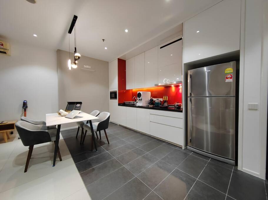 Arcoris Mont Kiara 7# Main Street #Walking 1MK# 163 Retails# 2 BR Balcony 2-4Pax