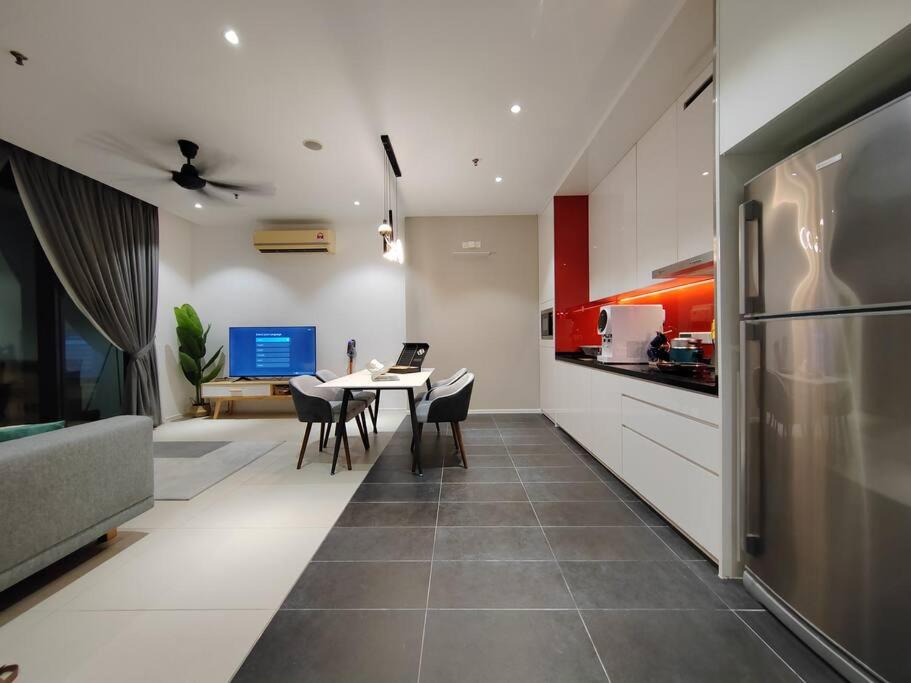 Arcoris Mont Kiara 7# Main Street #Walking 1MK# 163 Retails# 2 BR Balcony 2-4Pax