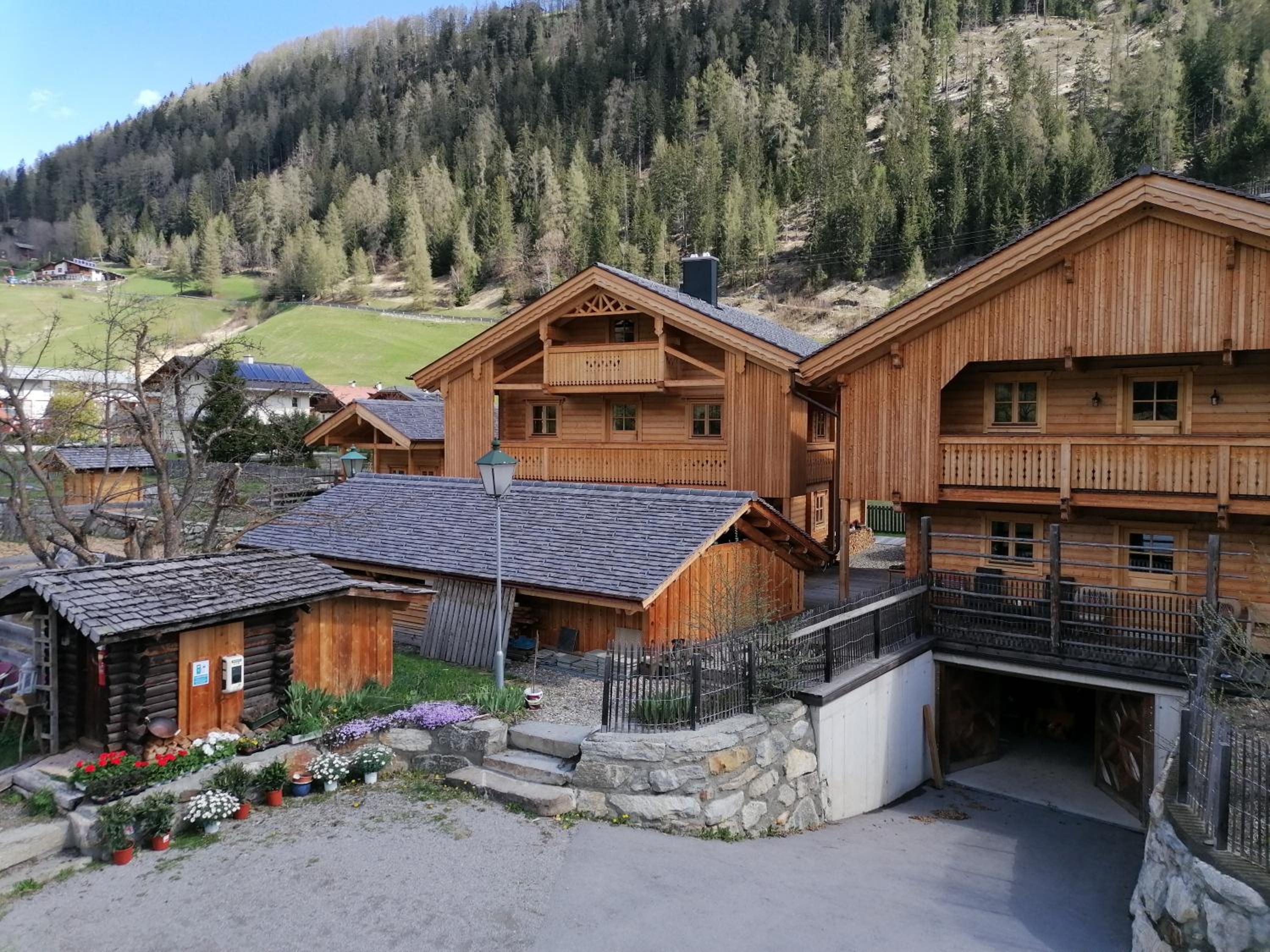 Schlosswirt Chalets & Apartments