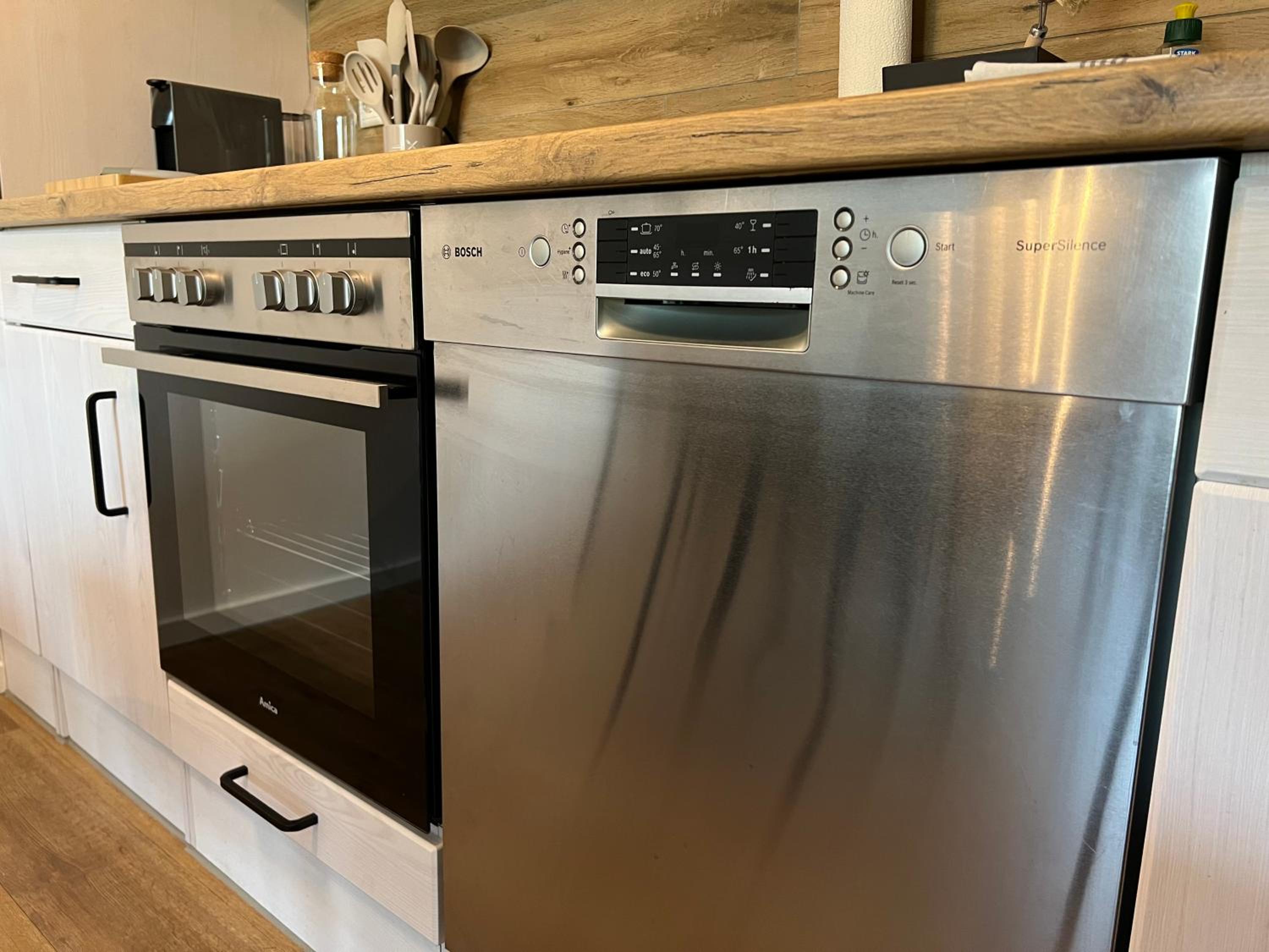 Apartment Kranich mit 3 Zimmern, top Infrastrukturlage HH Langenhorn, nähe Airport, Boxspringbetten und Arbeitsplätzen mit Glasfaser WLAN