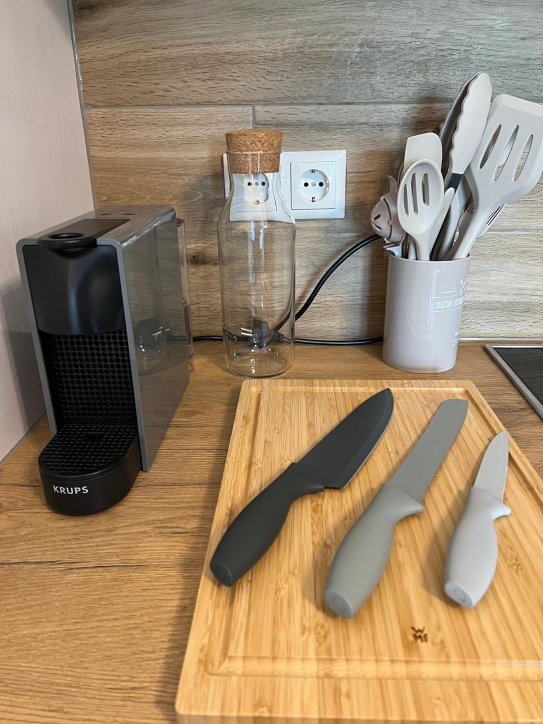 Apartment Kranich mit 3 Zimmern, top Infrastrukturlage HH Langenhorn, nähe Airport, Boxspringbetten und Arbeitsplätzen mit Glasfaser WLAN
