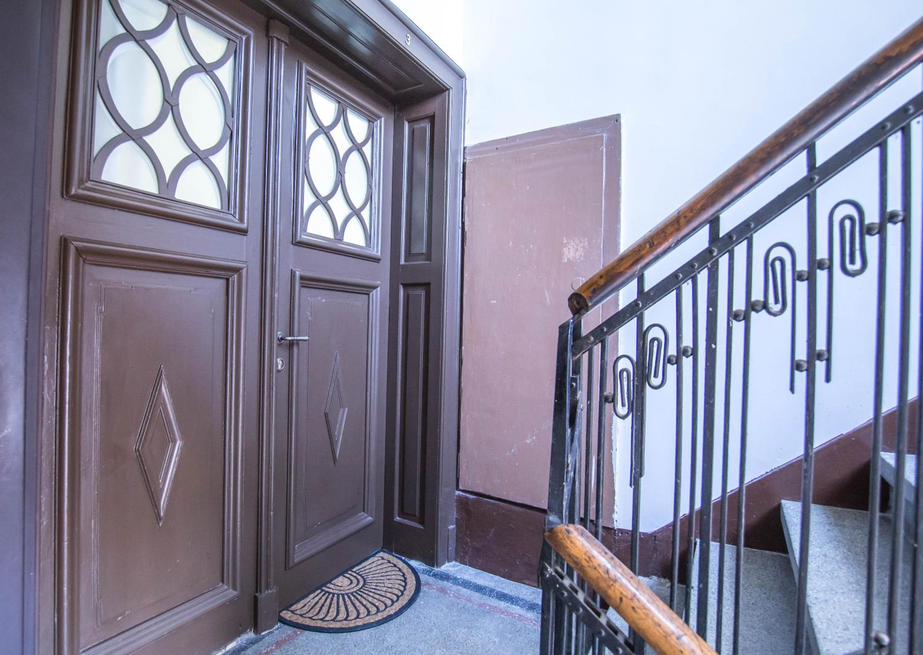 Lion's Bridge boutique 2BDRM apt, top center gem