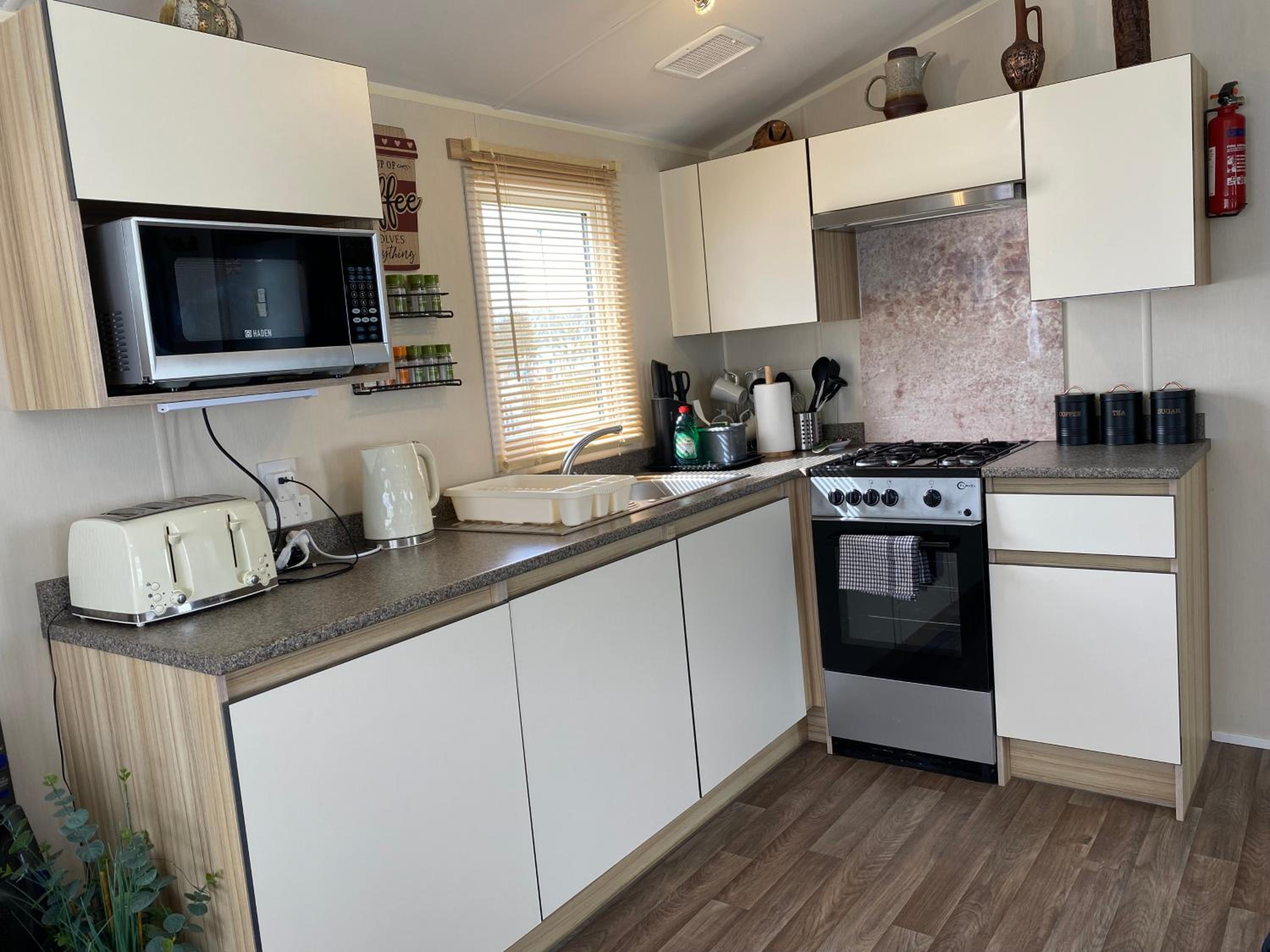 Comfy Cosy Caravan_Romney Sands view 4