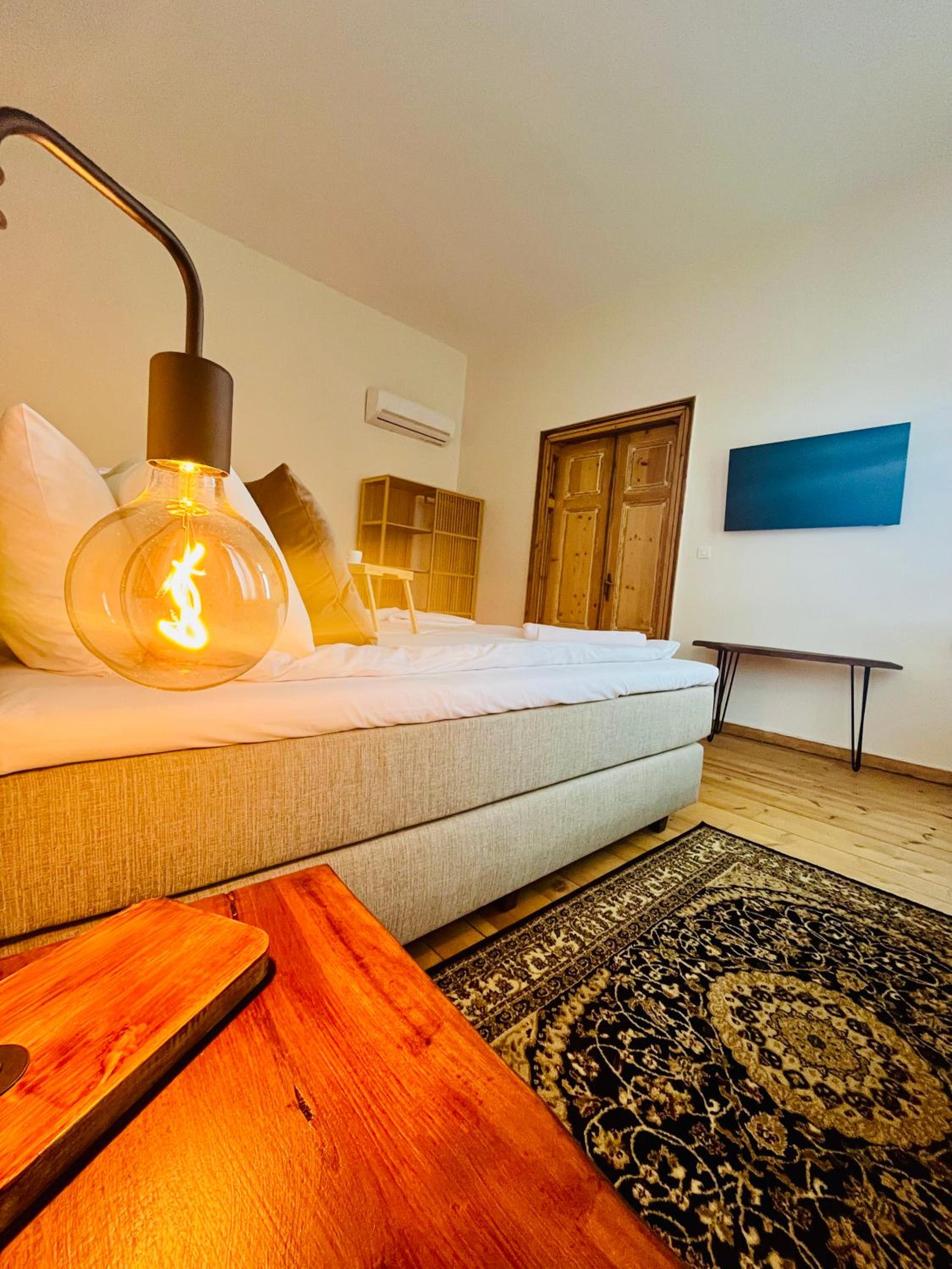 SKYLER VINTAGE APARTMENTS