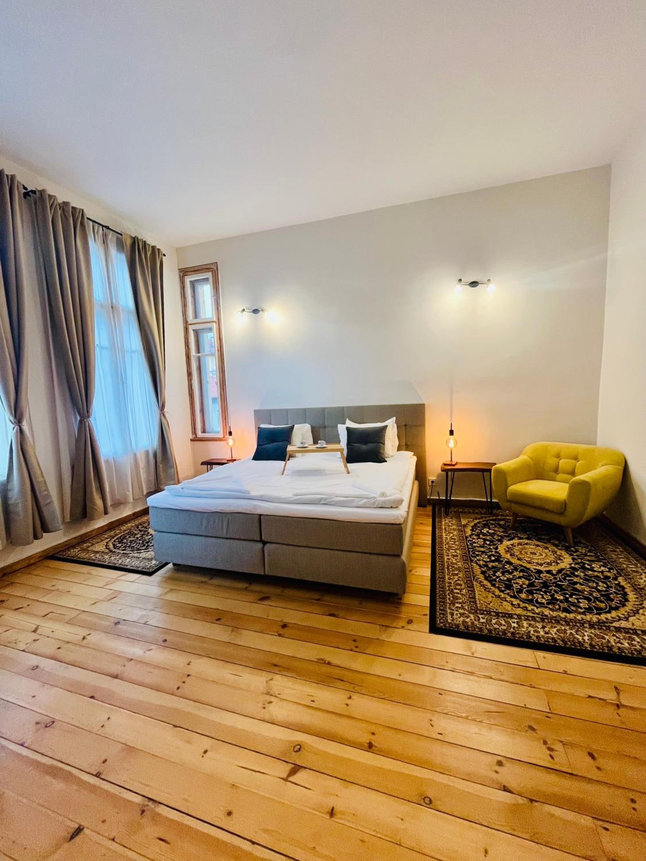 SKYLER VINTAGE APARTMENTS