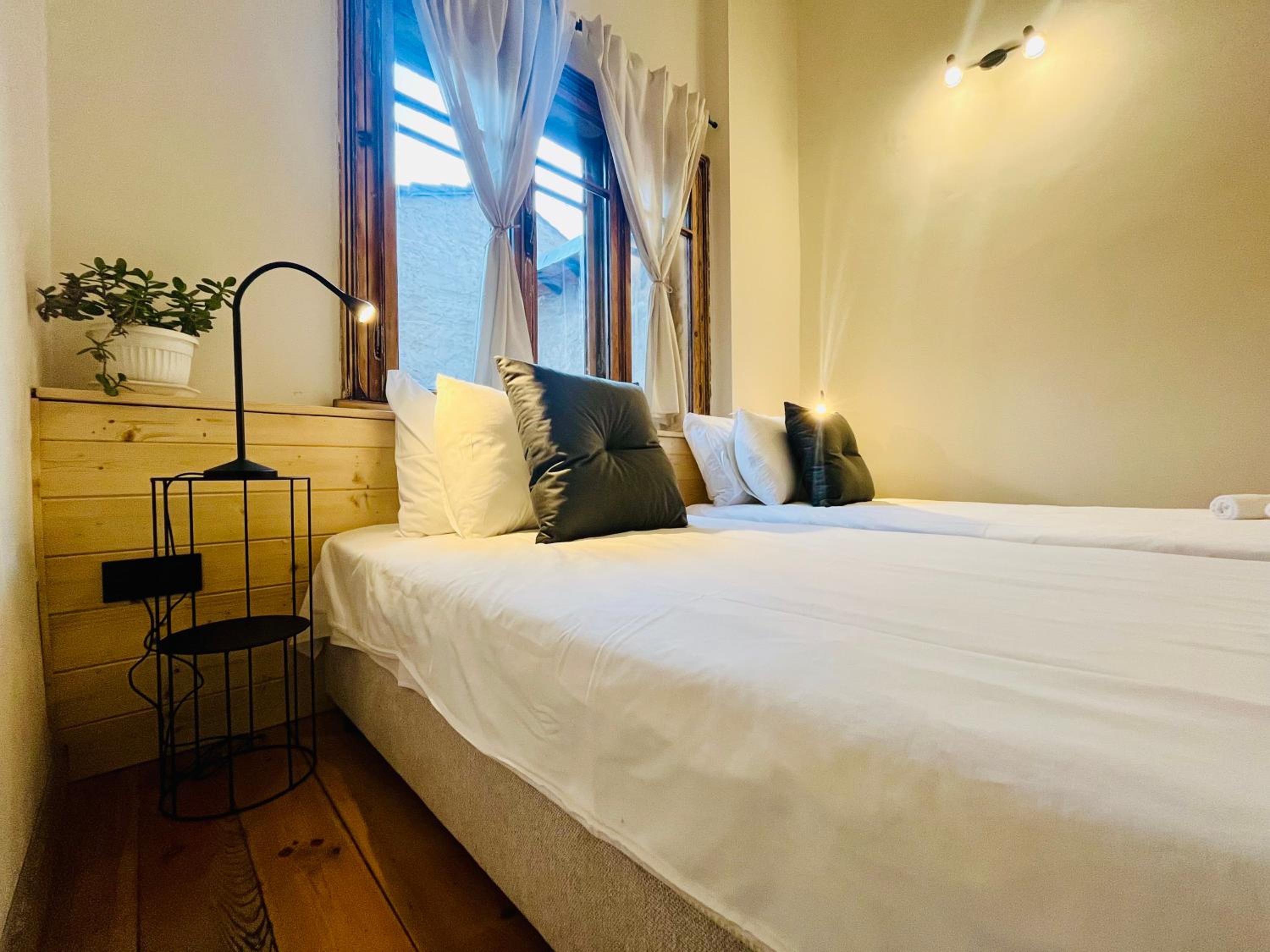 SKYLER VINTAGE APARTMENTS