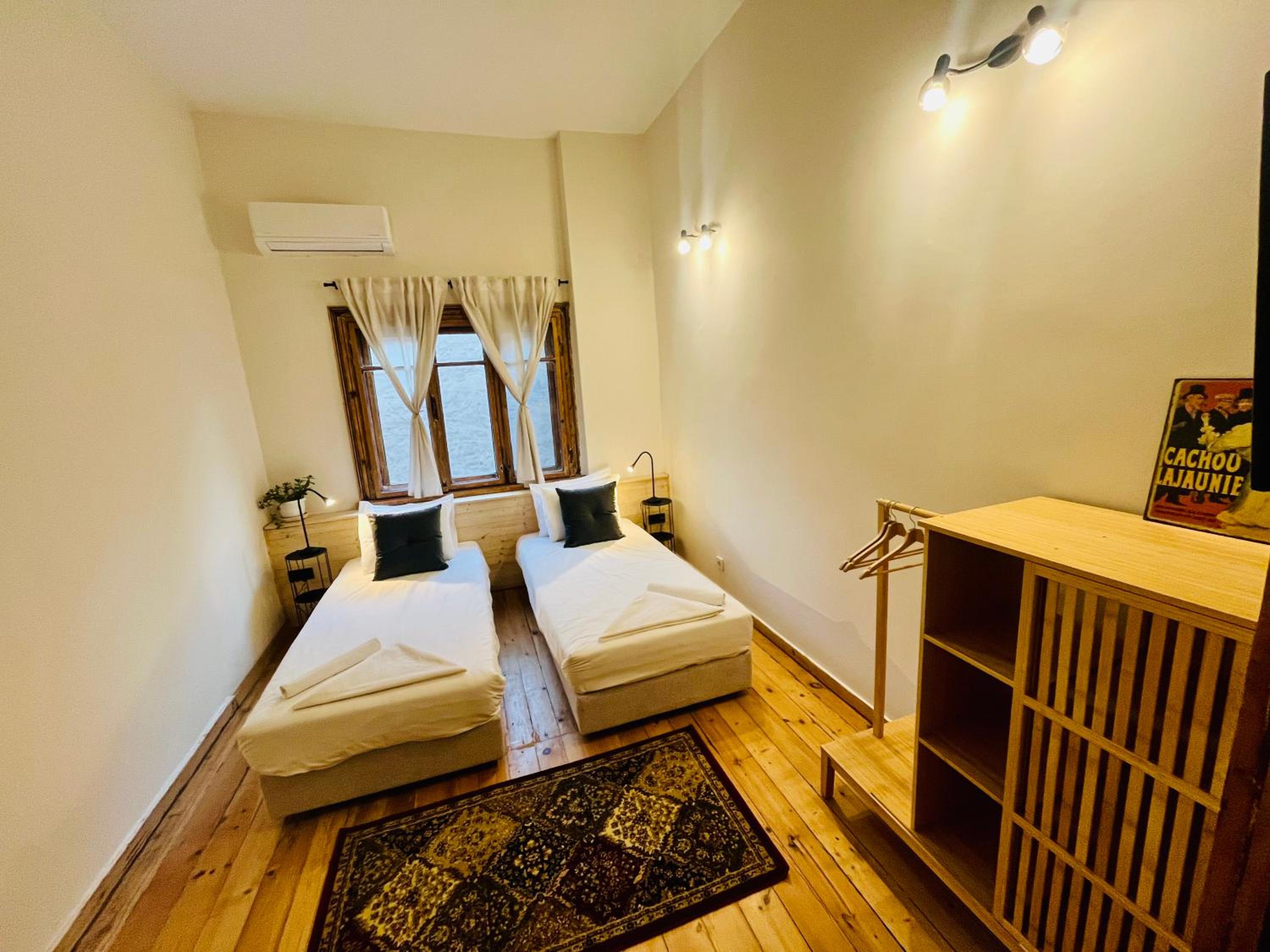 SKYLER VINTAGE APARTMENTS