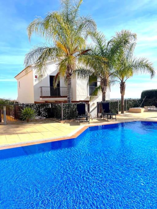 Alucinante villa a pie de golf piscina Altaona Golf