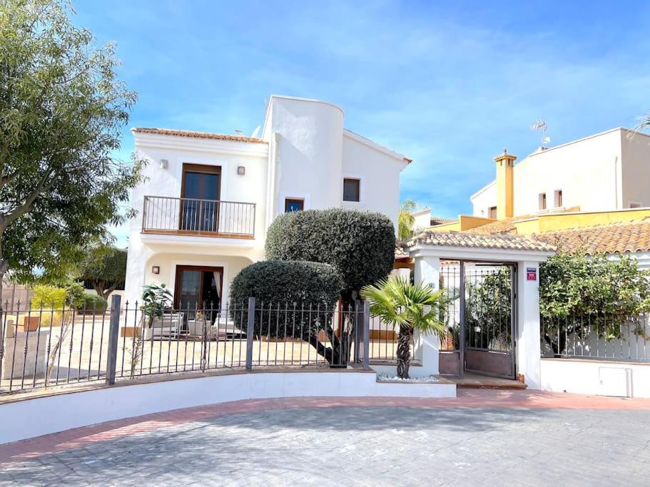 Alucinante villa a pie de golf piscina Altaona Golf