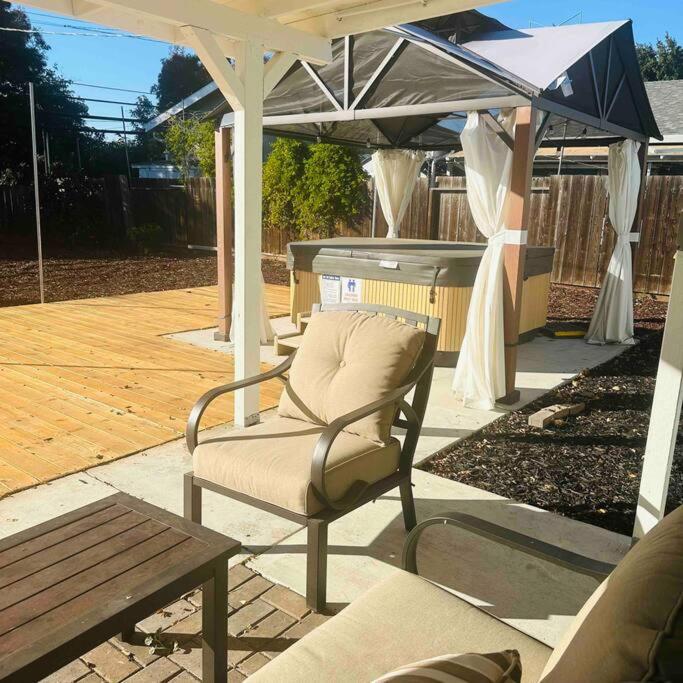 Milpitas Central Private 4Bd W jacuzzi Convenience!
