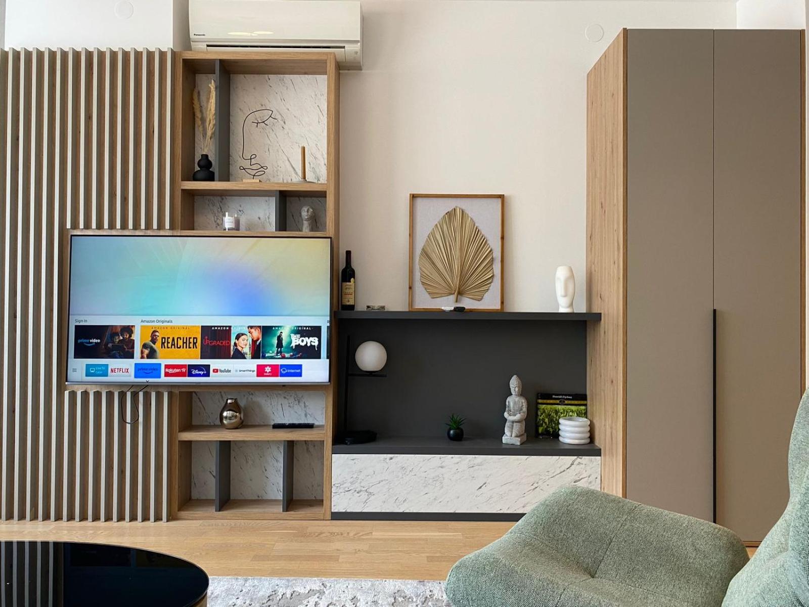 Luxury apartment in the center view 2