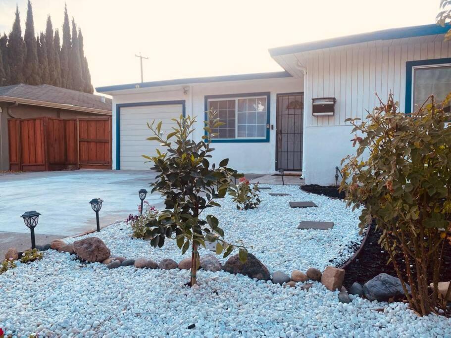 Milpitas Central Private 4Bd W jacuzzi Convenience!