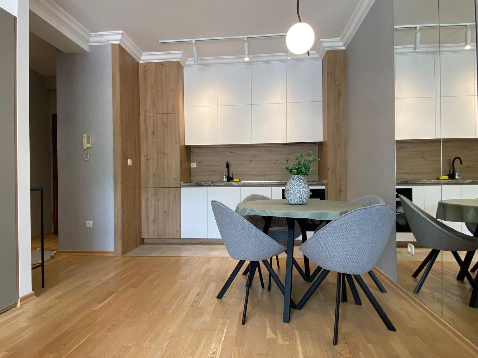 Luxury apartment in the center view 5