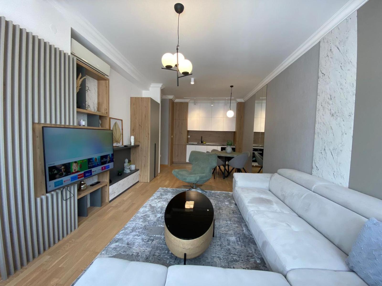 Luxury apartment in the center view 3