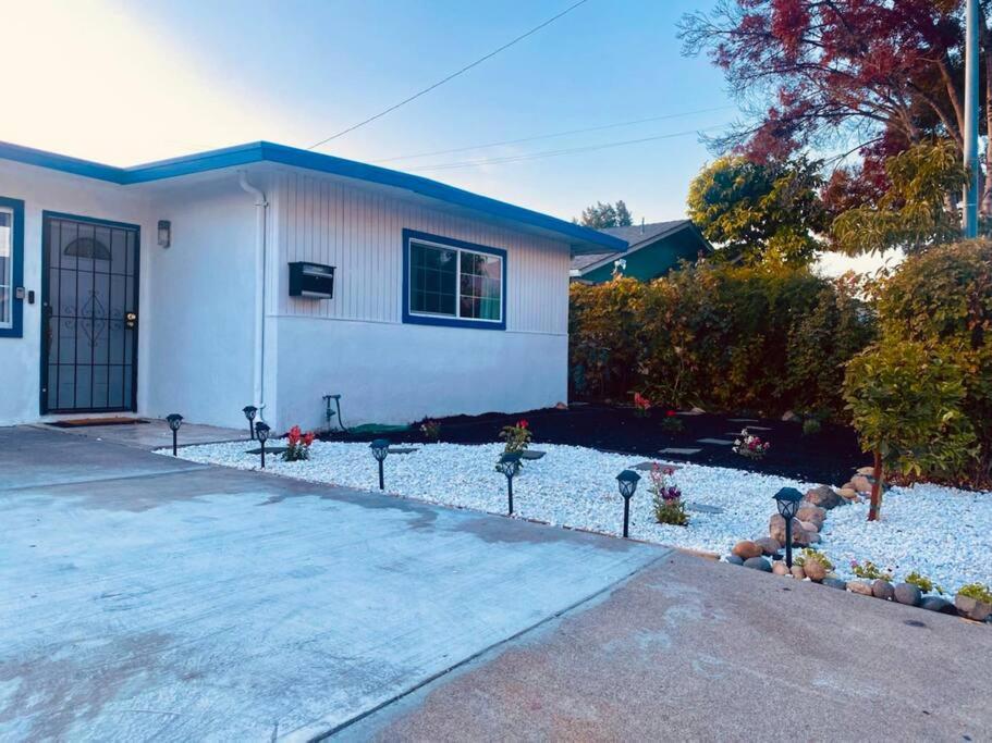 Milpitas Central Private 4Bd W jacuzzi Convenience!