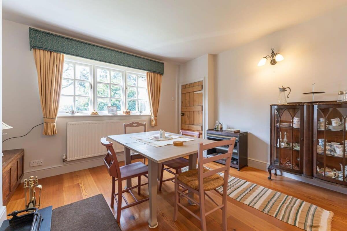 Beautiful Country Cottage for up to 8 in Wolverhampton view 4