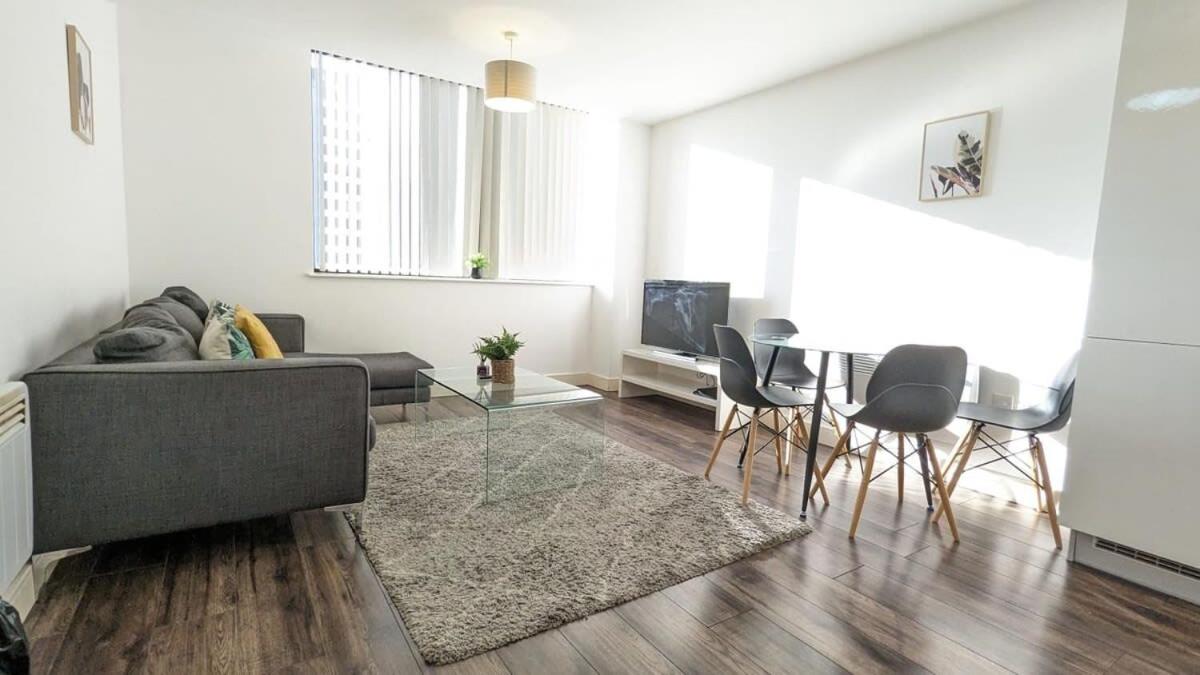 1 Bed Modern City Living - Broad Street Bham