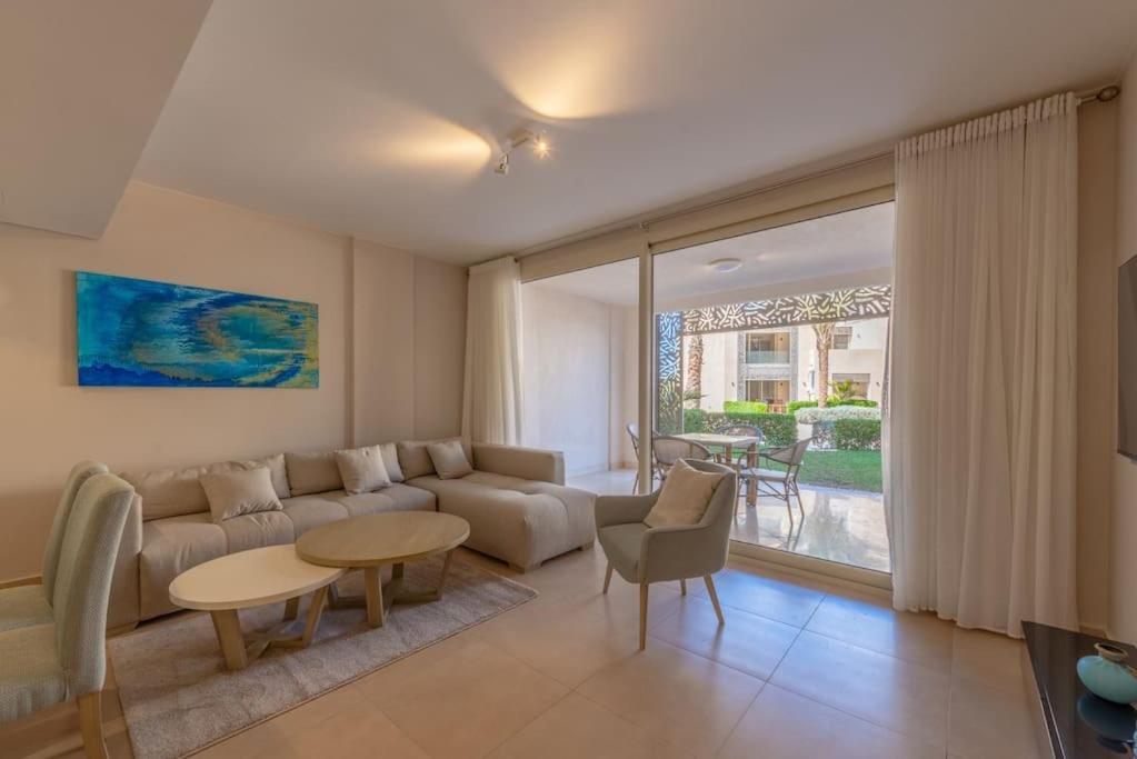 Ground Floor 2BR Apt in Mangroovy, Pool & Beach view 3