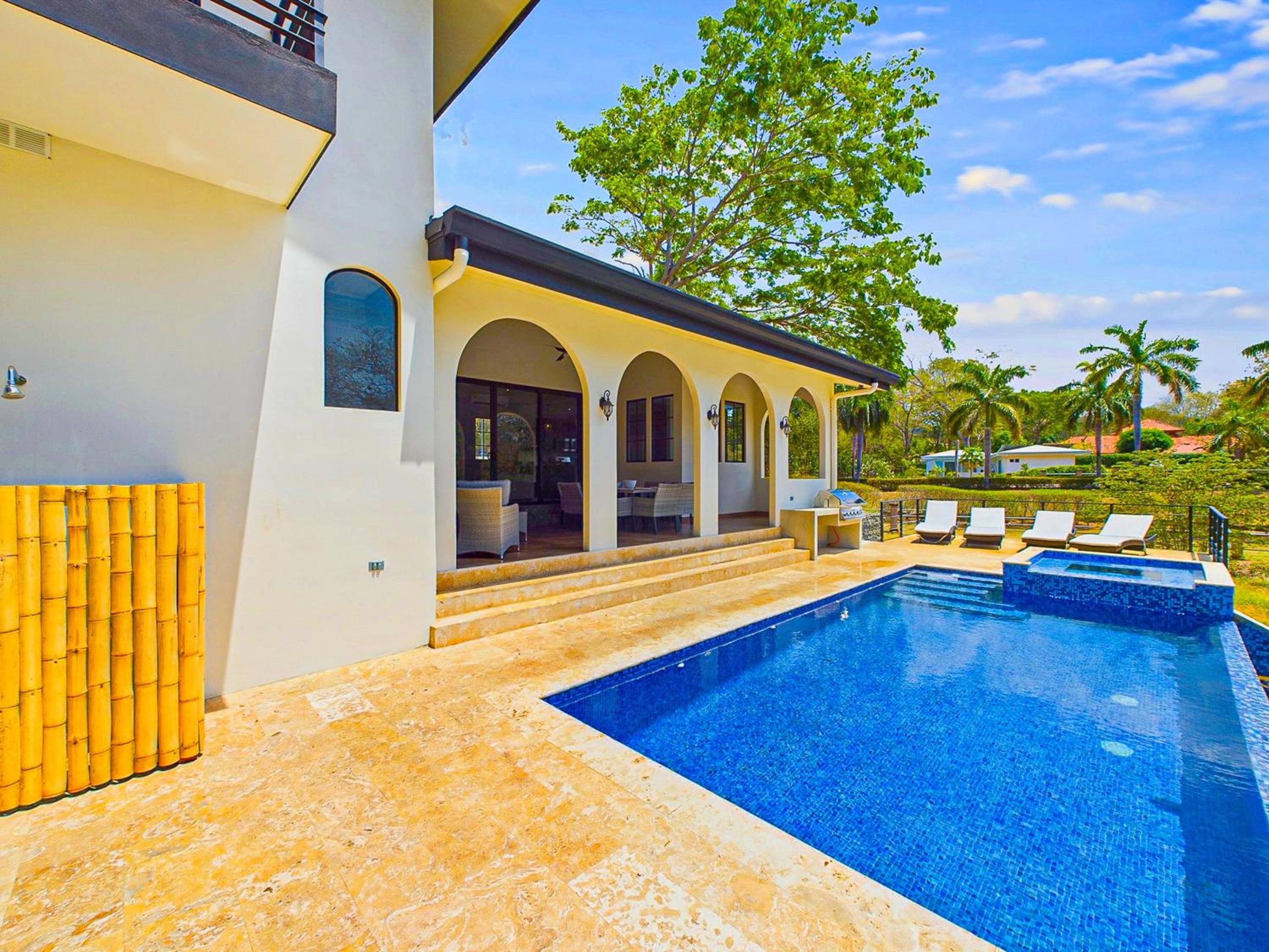 Casa Mariposa - villa with infinity pool, near beach