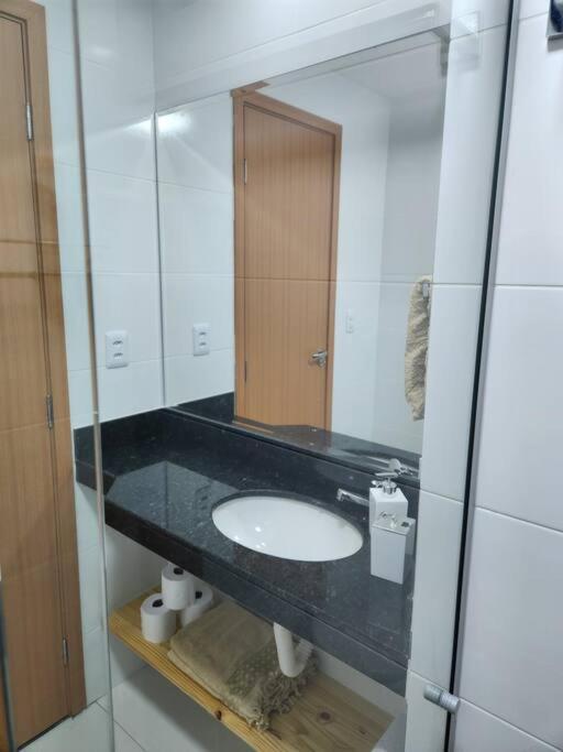 Apartamento Confortável e Espaçoso em Condomínio Familiar, 2 Quartos com 1 suíte e Lazer de Clube