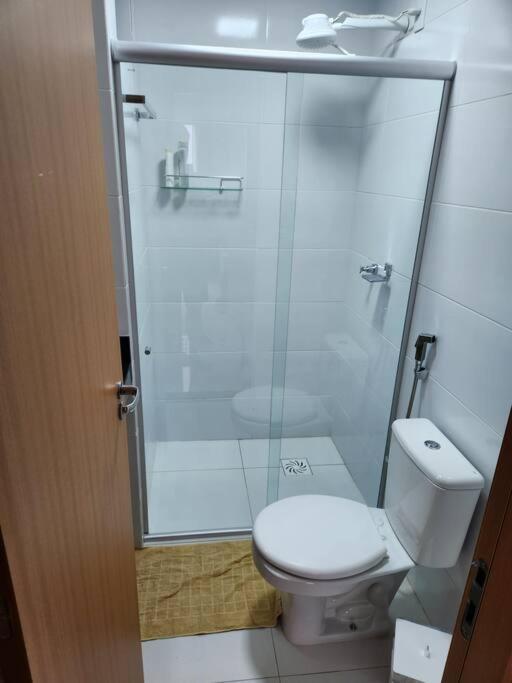 Apartamento Confortável e Espaçoso em Condomínio Familiar, 2 Quartos com 1 suíte e Lazer de Clube