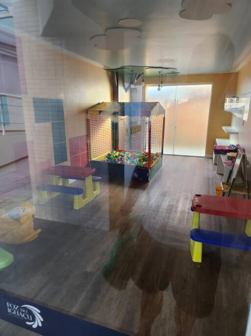 Apartamento Confortável e Espaçoso em Condomínio Familiar, 2 Quartos com 1 suíte e Lazer de Clube