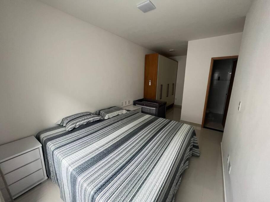 Apartamento Confortável e Espaçoso em Condomínio Familiar, 2 Quartos com 1 suíte e Lazer de Clube