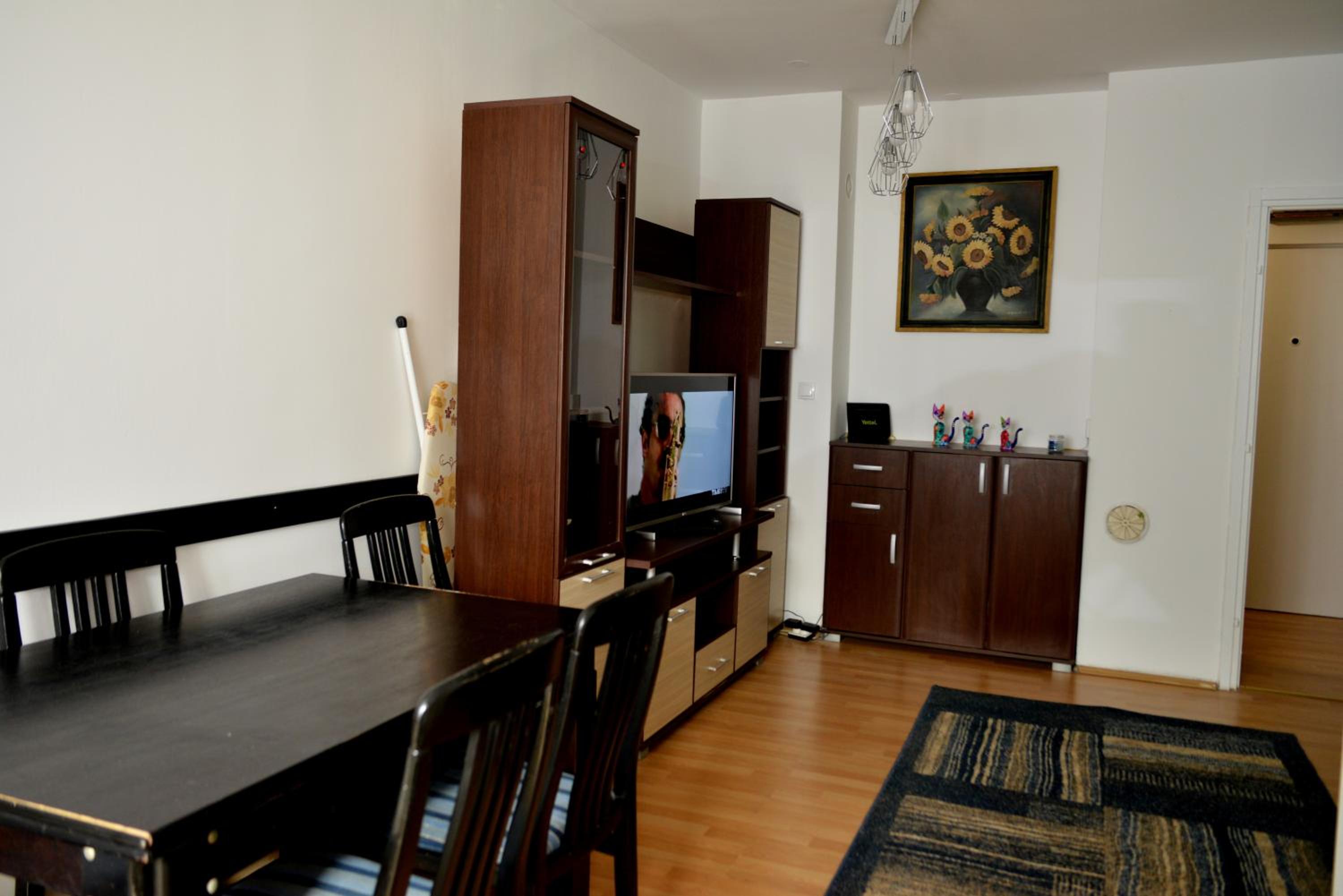 Three Aces Apartment