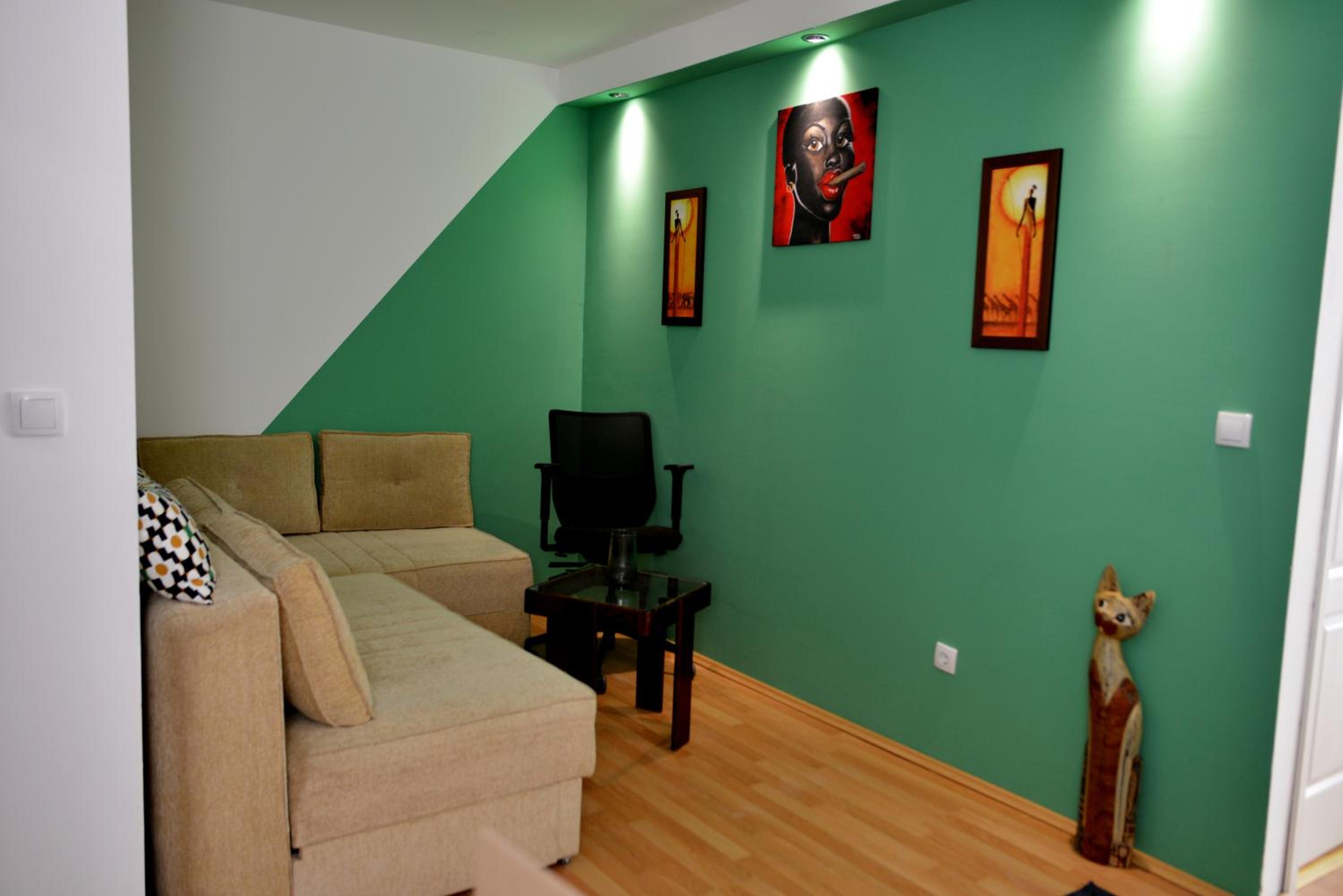 Three Aces Apartment