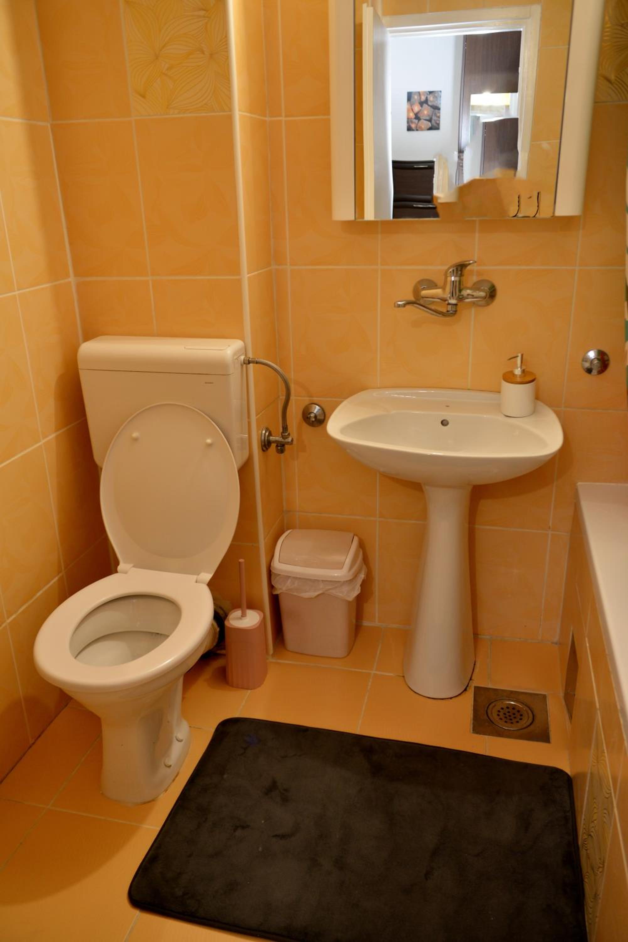 Three Aces Apartment