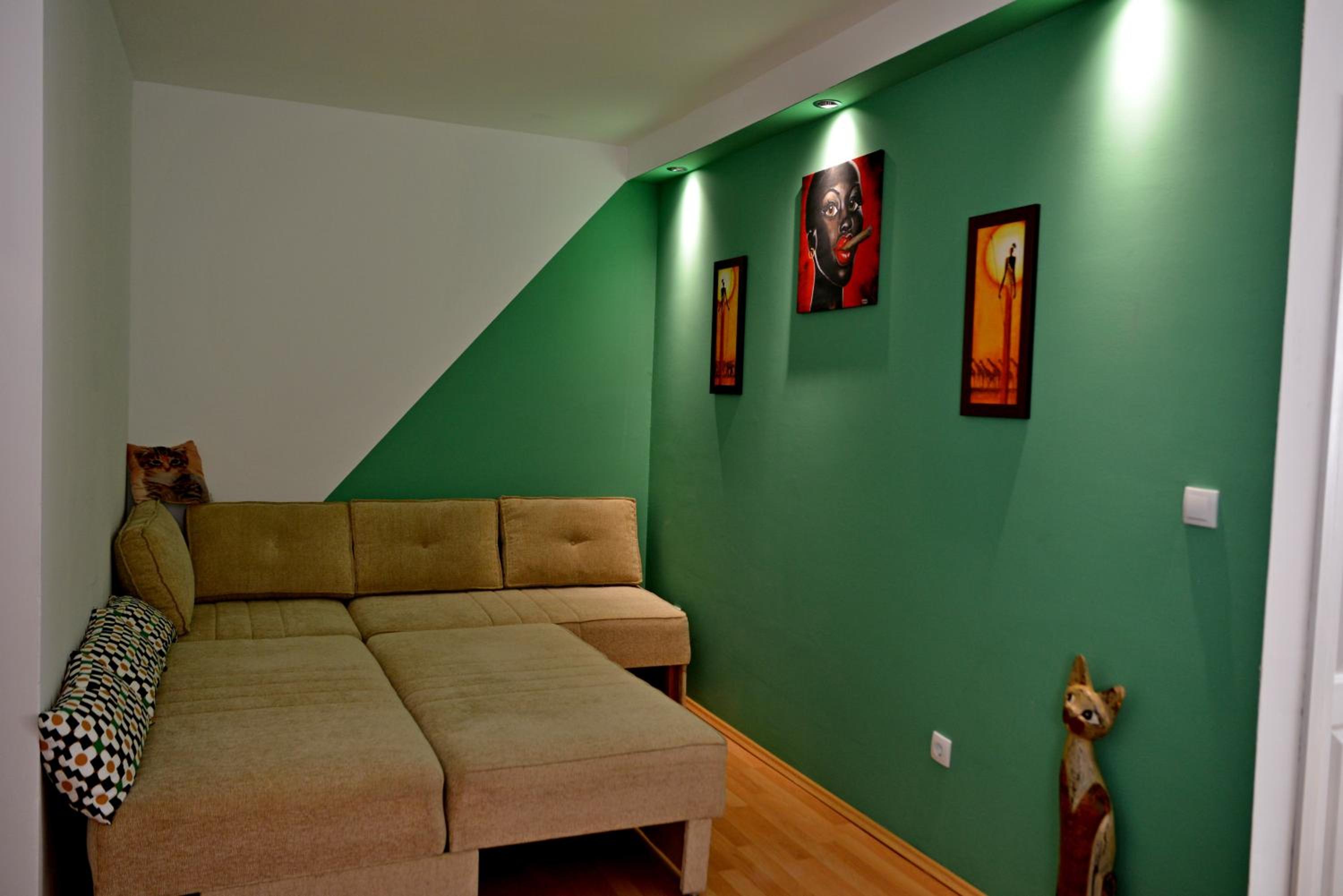 Three Aces Apartment