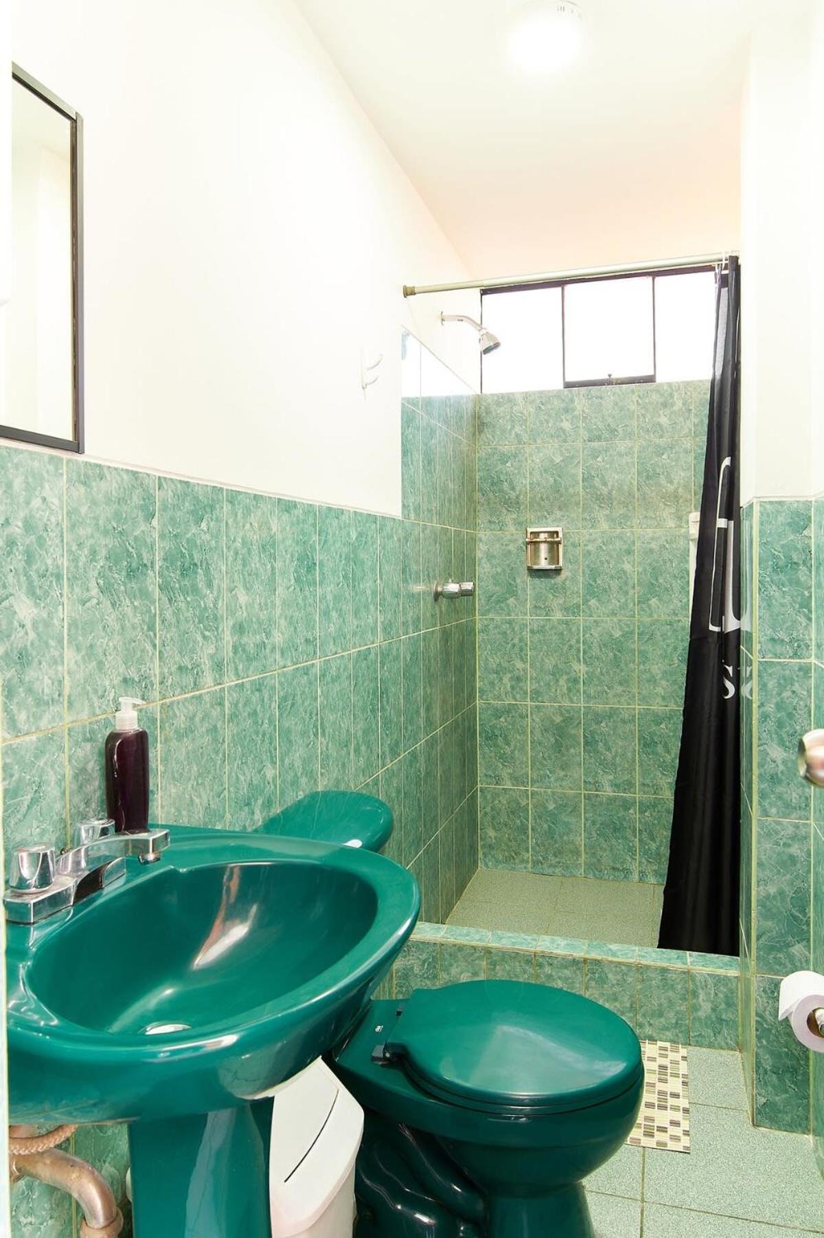 Gorgeous Studio With Queen Bed Shared Bathroom view 4