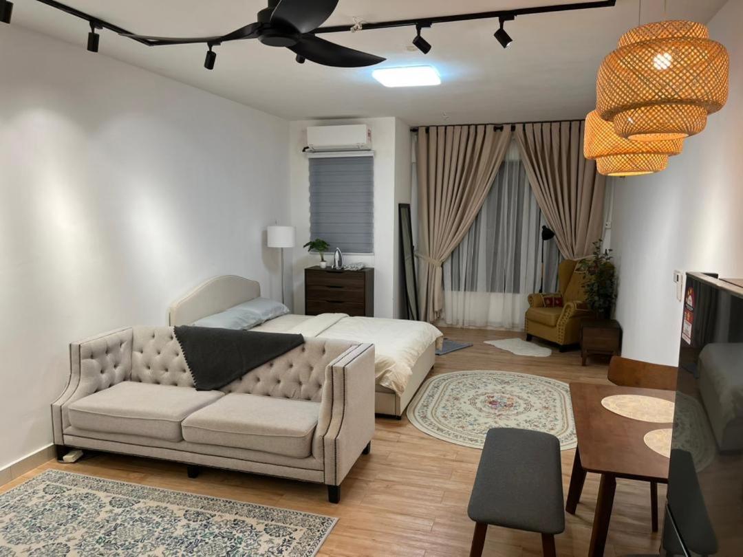 Tiara Emperio, Studio House photo 5