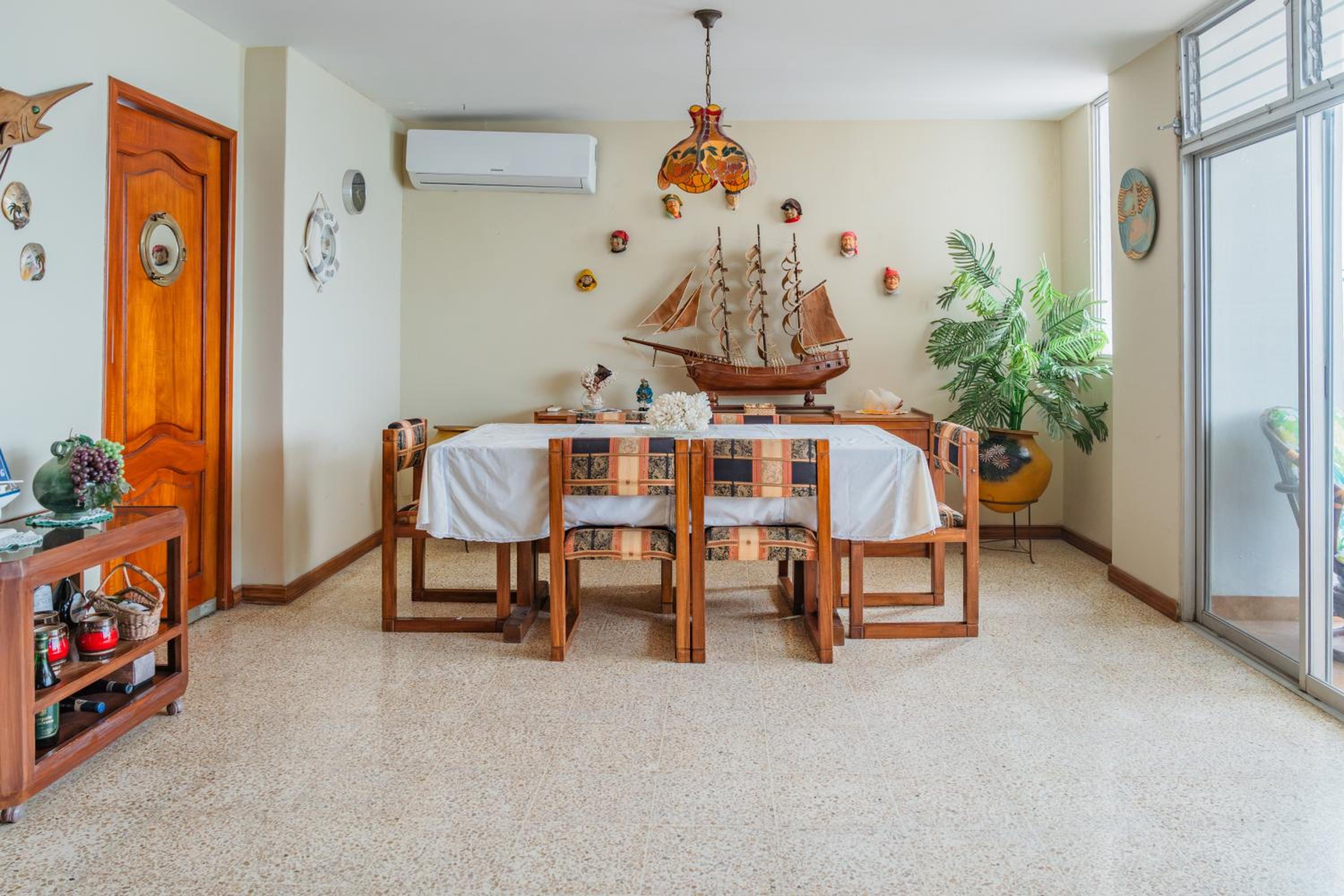 Apartment - Sleeps & Free Parking