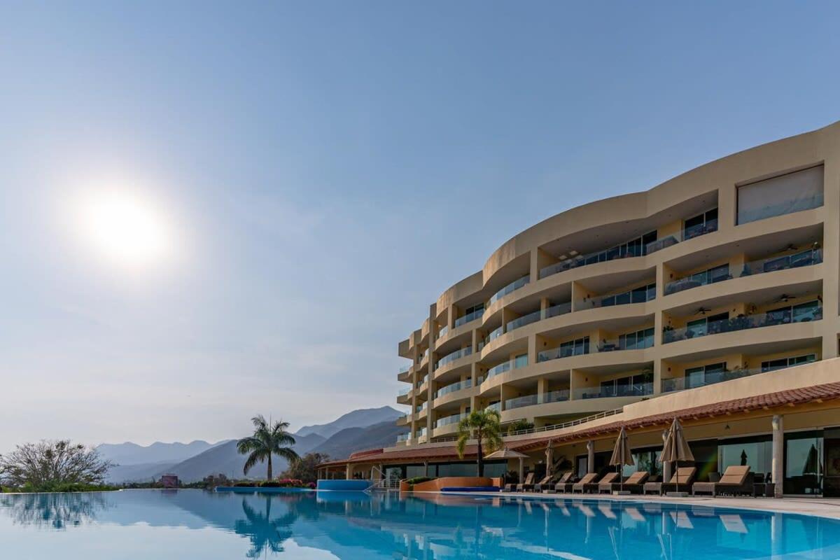 Exquisite 1BR Condominium view 5