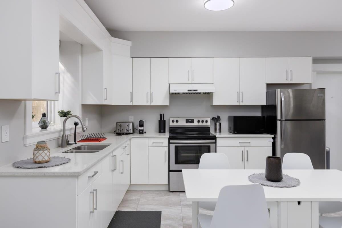 2 BR Basement Suite for 6 ppl in Delta
