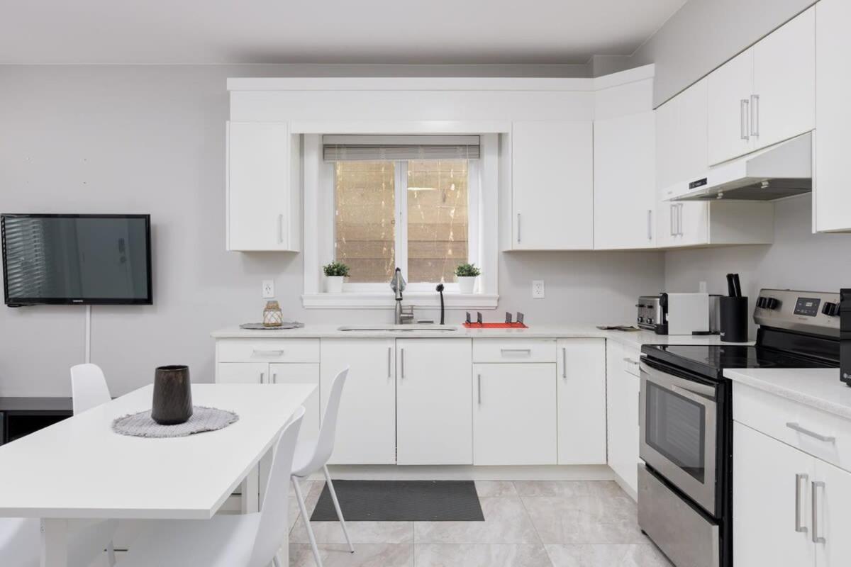2 BR Basement Suite for 6 ppl in Delta