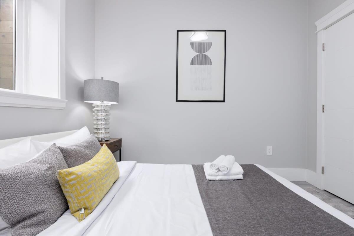 2 BR Basement Suite for 6 ppl in Delta