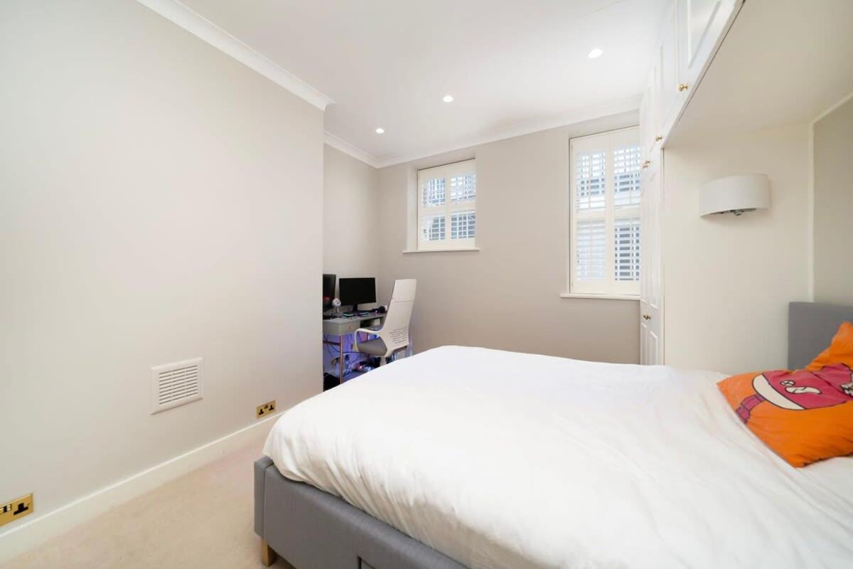 Stylish 2-Bed Flat in London