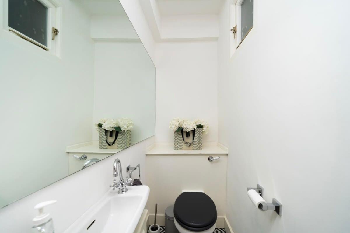 Stylish 2-Bed Flat in London